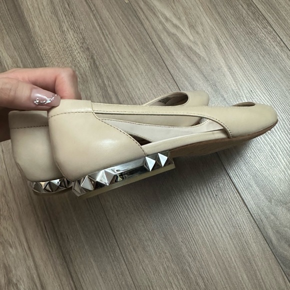 New BCBGMaxAzria Heel Flats - Picture 9 of 12